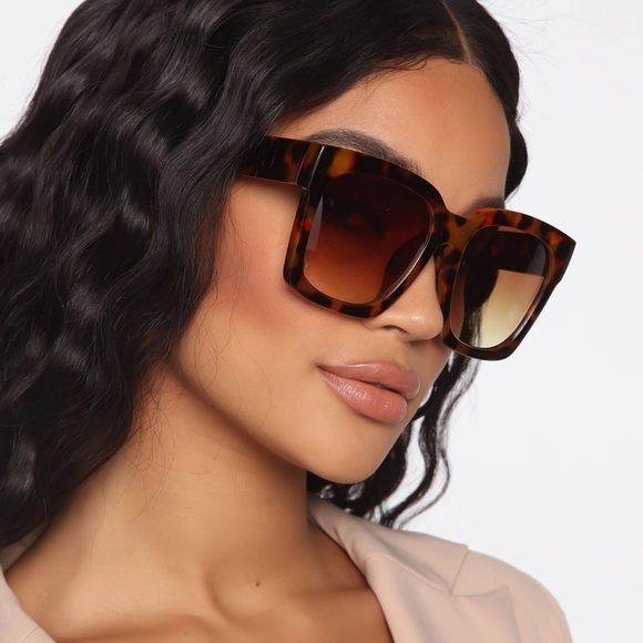 Bold Choices Square Sunglasses - Picture 2 of 2